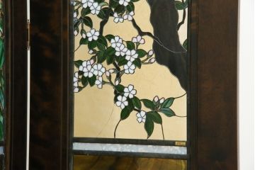 中古　美品!!　ステンドグラス作家　川島政則作　「春夏秋冬」　四季の描写が美しい四曲一隻ステンドグラス屏風(パーテーション、衝立て、衝い立て、つい立て、間仕切り、折りたたみ)(発表価格約165万円)(R-074693)