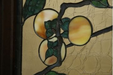 中古　美品!!　ステンドグラス作家　川島政則作　「春夏秋冬」　四季の描写が美しい四曲一隻ステンドグラス屏風(パーテーション、衝立て、衝い立て、つい立て、間仕切り、折りたたみ)(発表価格約165万円)(R-074693)