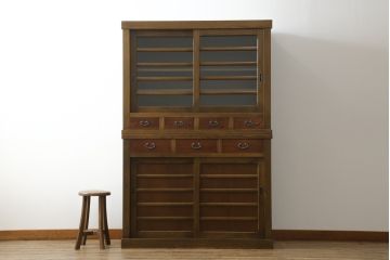 中古　美品!!　国産職人手作り　欅(ケヤキ)材　和モダンな空間づくりにも活躍する二段重ねの高級水屋箪笥(重ね箪笥、食器棚、収納棚、重ね戸棚、キャビネット)(R-074694)