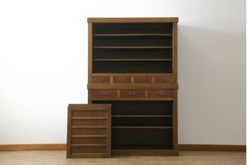 中古　美品!!　国産職人手作り　欅(ケヤキ)材　和モダンな空間づくりにも活躍する二段重ねの高級水屋箪笥(重ね箪笥、食器棚、収納棚、重ね戸棚、キャビネット)(R-074694)