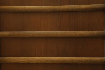中古　美品!!　国産職人手作り　欅(ケヤキ)材　和モダンな空間づくりにも活躍する二段重ねの高級水屋箪笥(重ね箪笥、食器棚、収納棚、重ね戸棚、キャビネット)(R-074694)