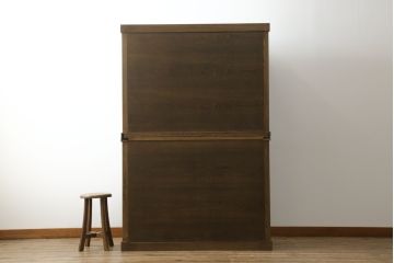 中古　美品!!　国産職人手作り　欅(ケヤキ)材　和モダンな空間づくりにも活躍する二段重ねの高級水屋箪笥(重ね箪笥、食器棚、収納棚、重ね戸棚、キャビネット)(R-074694)
