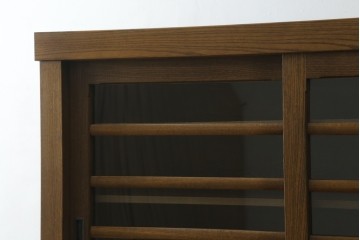 中古　美品!!　国産職人手作り　欅(ケヤキ)材　高級水屋箪笥上段　モダンな横桟ガラス引き戸が魅力の戸棚　(R-074695)