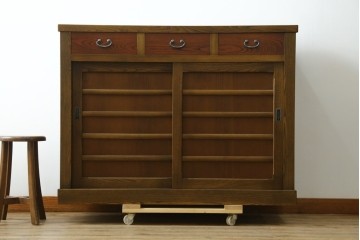 中古　美品!!　国産職人手作り　欅(ケヤキ)材　和モダンな空間作りにも活躍する高級水屋箪笥　(R-074696)