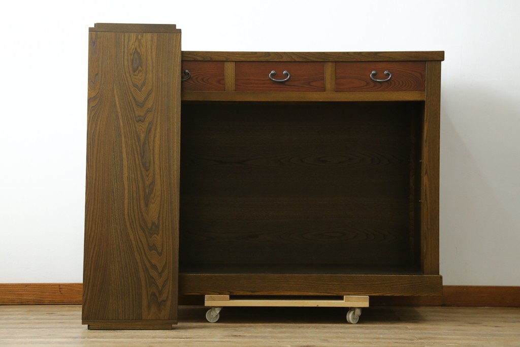 中古　美品!!　国産職人手作り　欅(ケヤキ)材　和モダンな空間作りにも活躍する高級水屋箪笥　(R-074696)