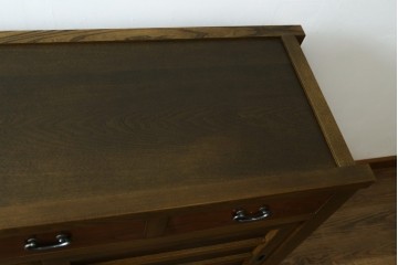 中古　美品!!　国産職人手作り　欅(ケヤキ)材　和モダンな空間作りにも活躍する高級水屋箪笥　(R-074696)