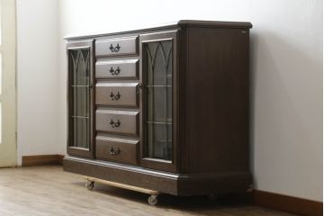 中古　カリモク家具(karimoku)　domani(ドマーニ)　QUEENS LIFE(クイーンズライフ)　クラシカルな佇まいが魅力的なサイドボード(戸棚、引き出し、キャビネット)(定価約68万円)(R-074697)