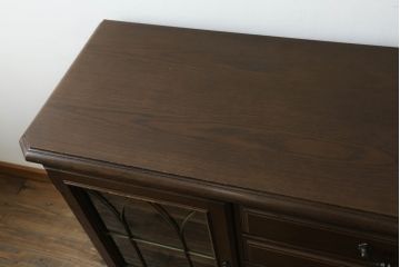 中古　カリモク家具(karimoku)　domani(ドマーニ)　QUEENS LIFE(クイーンズライフ)　クラシカルな佇まいが魅力的なサイドボード(戸棚、引き出し、キャビネット)(定価約68万円)(R-074697)
