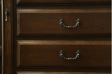 中古　カリモク家具(karimoku)　domani(ドマーニ)　QUEENS LIFE(クイーンズライフ)　シェラトン様式の気品を感じさせるクラシカルなサイドボード　定価約68万円　(R-074697)