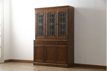 中古　美品　三越家具(現カントリーハウス)　Brugge(ブルージュ)　クラシカルな空間づくりにぴったりな食器棚(収納棚、戸棚、飾り棚、カップボード、キャビネット)(R-074698)
