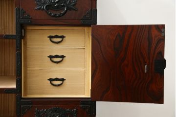 中古　美品　欅産業　仙台民芸箪笥　四.五尺野郎箪笥　拭き漆塗りと立派な金具が美しい仙台箪笥(和箪笥、収納箪笥、衣装箪笥、整理箪笥、チェスト、引き出し)(定価約77万円)(R-074699)