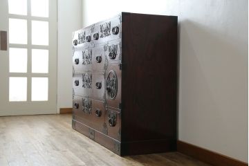 中古　美品　欅産業　仙台民芸箪笥　四.五尺野郎箪笥　拭き漆塗りと立派な金具が美しい仙台箪笥(和箪笥、収納箪笥、衣装箪笥、整理箪笥、チェスト、引き出し)(定価約77万円)(R-074699)