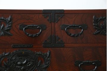 中古　美品　欅産業　仙台民芸箪笥　四.五尺野郎箪笥　拭き漆塗りと立派な金具が美しい仙台箪笥(和箪笥、収納箪笥、衣装箪笥、整理箪笥、チェスト、引き出し)(定価約77万円)(R-074699)