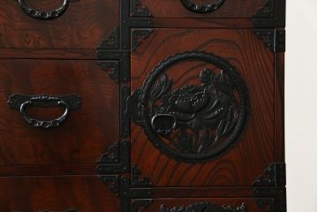 中古　美品　欅産業　仙台民芸箪笥　四.五尺野郎箪笥　拭き漆塗りと立派な金具が美しい仙台箪笥(和箪笥、収納箪笥、衣装箪笥、整理箪笥、チェスト、引き出し)(定価約77万円)(R-074699)