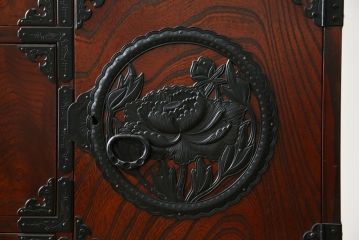 中古　美品　欅産業　仙台民芸箪笥　四.五尺野郎箪笥　拭き漆塗りと立派な金具が美しい仙台箪笥(和箪笥、収納箪笥、衣装箪笥、整理箪笥、チェスト、引き出し)(定価約77万円)(R-074699)