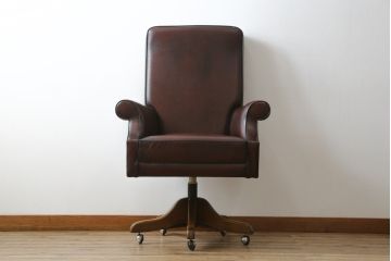 中古　バロッサバレンティ(VARO,S.A. VALENTI)　高級感たっぷりの本革デスクチェア(パーソナルチェア、アームチェア、回転椅子、イス、レザー)(定価約59万円)(R-074700)