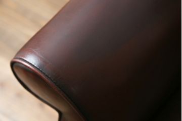 中古　バロッサバレンティ(VARO,S.A. VALENTI)　高級感たっぷりの本革デスクチェア(パーソナルチェア、アームチェア、回転椅子、イス、レザー)(定価約59万円)(R-074700)