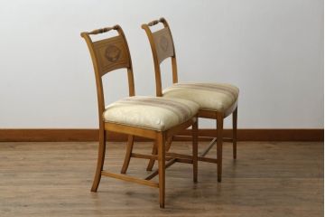中古　イタリア高級家具　メデア(Medea)　クラシカルなデザインが魅力的なダイニングチェア2脚セット(定価2脚で約60万円)(椅子、ダイニングチェア)(R-074701)