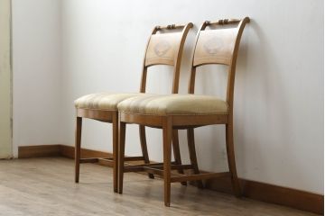 中古　イタリア高級家具　メデア(Medea)　クラシカルなデザインが魅力的なダイニングチェア2脚セット(定価2脚で約60万円)(椅子、ダイニングチェア)(R-074701)