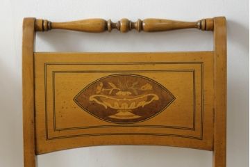 中古　イタリア高級家具　メデア(Medea)　クラシカルなデザインが魅力的なダイニングチェア2脚セット(定価2脚で約60万円)(椅子、ダイニングチェア)(R-074701)