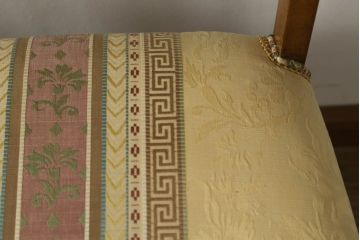 中古　イタリア高級家具　メデア(Medea)　クラシカルなデザインが魅力的なダイニングチェア2脚セット(定価2脚で約60万円)(椅子、ダイニングチェア)(R-074701)