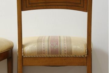 中古　イタリア高級家具　メデア(Medea)　クラシカルなデザインが魅力的なダイニングチェア2脚セット(定価2脚で約60万円)(椅子、ダイニングチェア)(R-074701)