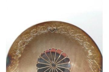 純銀　賜杯　天皇陛下菊の御紋入り　菊桐唐草紋　御賜銀杯(銀盃、酒器、箱付き)(R-074703)