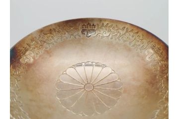 純銀　賜杯　天皇陛下菊の御紋入り　菊桐唐草紋　御賜銀杯(銀盃、酒器、箱付き)(R-074703)