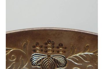 純銀　賜杯　天皇陛下菊の御紋入り　菊桐唐草紋　御賜銀杯(銀盃、酒器、箱付き)(R-074703)