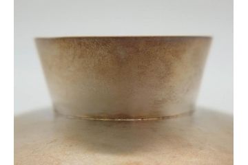 純銀　賜杯　天皇陛下菊の御紋入り　菊桐唐草紋　御賜銀杯(銀盃、酒器、箱付き)(R-074703)