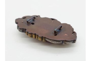 時代物　梅に菊花　立体的な花々が華やかさを演出する帯留め(赤菊、アンティーク、帯締め、着物道具、和装小物、アクセサリー)(R-074706)