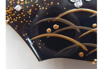 べっ甲(鼈甲)　Pt900　K18(18金)　0.05　ブローチ　煌びやかに舞う蝶のデザインが魅力的な帯留め(べっこう、帯締め、着物道具、和装小物、アクセサリー)(R-074708)