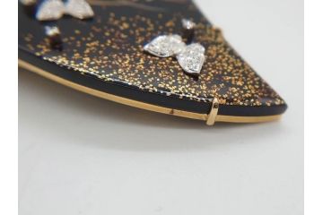 べっ甲(鼈甲)　Pt900　K18(18金)　0.05　ブローチ　煌びやかに舞う蝶のデザインが魅力的な帯留め(べっこう、帯締め、着物道具、和装小物、アクセサリー)(R-074708)