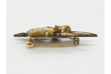 金工　銀地鍍金笹に張り子虎　芳広　帯留めとブローチなど4点セット(鳥、鶴、ツル、つる、在銘、瓢箪、羽子板、帯締め、着物道具、和装小物、アクセサリー)(R-074709)