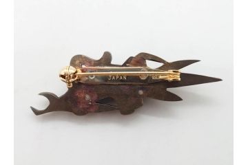 金工　銀地鍍金笹に張り子虎　芳広　帯留めとブローチなど4点セット(鳥、鶴、ツル、つる、在銘、瓢箪、羽子板、帯締め、着物道具、和装小物、アクセサリー)(R-074709)