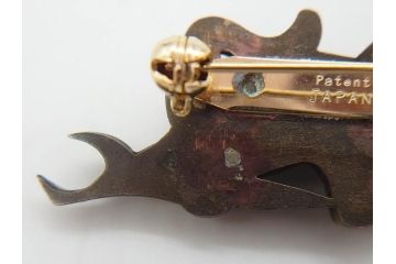 金工　銀地鍍金笹に張り子虎　芳広　帯留めとブローチなど4点セット(鳥、鶴、ツル、つる、在銘、瓢箪、羽子板、帯締め、着物道具、和装小物、アクセサリー)(R-074709)