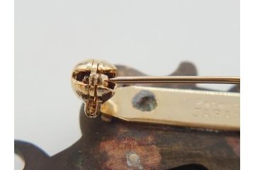 金工　銀地鍍金笹に張り子虎　芳広　帯留めとブローチなど4点セット(鳥、鶴、ツル、つる、在銘、瓢箪、羽子板、帯締め、着物道具、和装小物、アクセサリー)(R-074709)