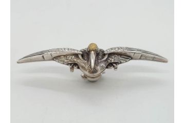 金工　銀地鍍金笹に張り子虎　芳広　帯留めとブローチなど4点セット(鳥、鶴、ツル、つる、在銘、瓢箪、羽子板、帯締め、着物道具、和装小物、アクセサリー)(R-074709)