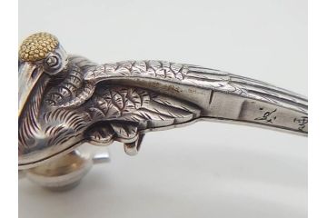 金工　銀地鍍金笹に張り子虎　芳広　帯留めとブローチなど4点セット(鳥、鶴、ツル、つる、在銘、瓢箪、羽子板、帯締め、着物道具、和装小物、アクセサリー)(R-074709)