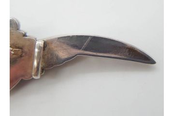 金工　銀地鍍金笹に張り子虎　芳広　帯留めとブローチなど4点セット(鳥、鶴、ツル、つる、在銘、瓢箪、羽子板、帯締め、着物道具、和装小物、アクセサリー)(R-074709)