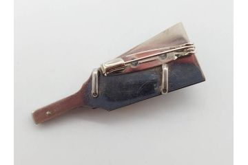金工　銀地鍍金笹に張り子虎　芳広　帯留めとブローチなど4点セット(鳥、鶴、ツル、つる、在銘、瓢箪、羽子板、帯締め、着物道具、和装小物、アクセサリー)(R-074709)