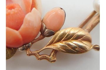 珊瑚　桜　K18　エレガントなデザインが素敵な帯留め(サンゴ、帯締め、着物道具、和装小物、アクセサリー)(R-074711)