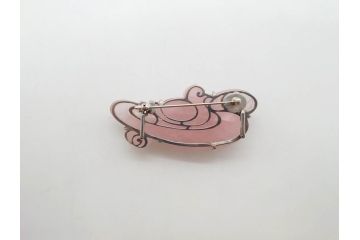 紅水晶　ローズクォーツ　水面に浮かぶ鳥　優しいピンク色が美しく上品な雰囲気の帯留め(帯締め、着物道具、和装小物、アクセサリー、ブローチ、箱付き)(R-074712)