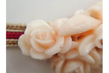 白珊瑚　K18　上品で清楚な印象の帯留め(サンゴ、帯締め、着物道具、和装小物、アクセサリー、ケース付き)(R-074714)