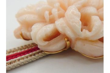 白珊瑚　K18　上品で清楚な印象の帯留め(サンゴ、帯締め、着物道具、和装小物、アクセサリー、ケース付き)(R-074714)