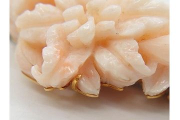 白珊瑚　K18　上品で清楚な印象の帯留め(サンゴ、帯締め、着物道具、和装小物、アクセサリー、ケース付き)(R-074714)