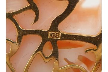 白珊瑚　K18　上品で清楚な印象の帯留め(サンゴ、帯締め、着物道具、和装小物、アクセサリー、ケース付き)(R-074714)