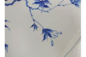 真陶園　川本半助　瀬戸染付　約39cm　1尺3寸皿　繊細な絵付けが落ち着いた雰囲気を醸し出す大皿(和皿、和食器、半介、一尺三寸)(R-074718)