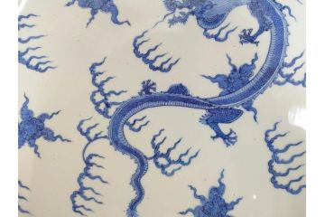 真陶園　川本半助　瀬戸染付　龍　約41cm　1尺3寸皿　職人による丁寧な絵付けに魅了される大皿(和皿、和食器、一尺三寸)(R-074719)
