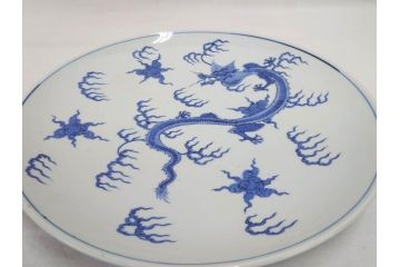 真陶園　川本半助　瀬戸染付　龍　約41cm　1尺3寸皿　職人による丁寧な絵付けに魅了される大皿(和皿、和食器、一尺三寸)(R-074719)